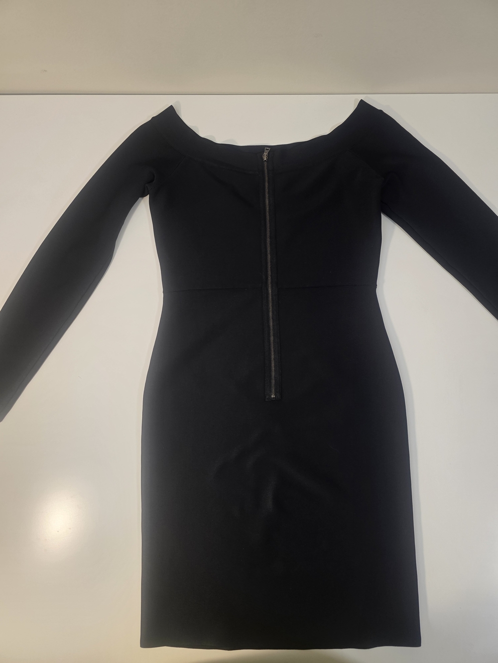 BCBGMAXAZRIA Women's Black Off-the-Shoulder Long Sleeve Zipper Knee-Length Dress